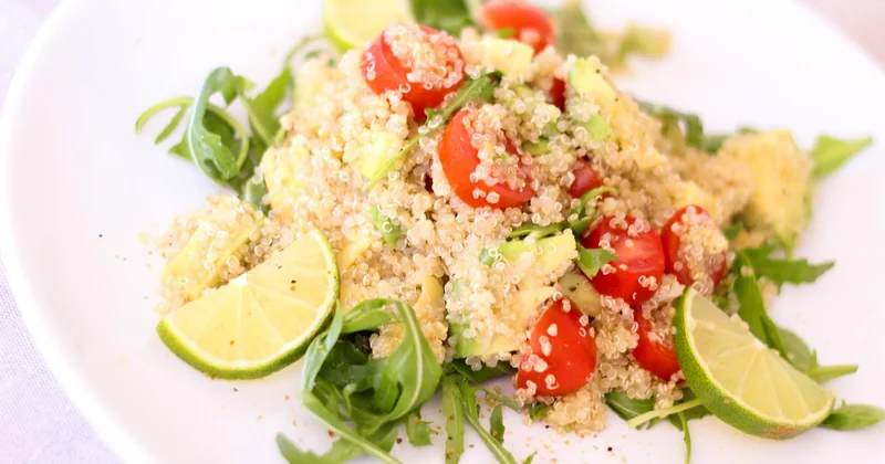 Salade de quinoa "complète" : au sens nutritionnel, vraiment ?